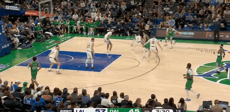 湖人你的防守呢！简直不敢直视，都跟谁学的摊手！