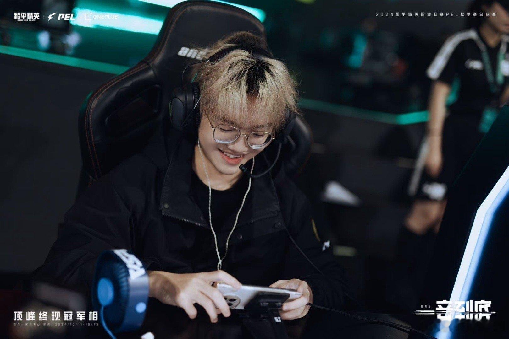 #天霸秋季赛季军#苏州天霸战队在秋季决赛中稳定发挥，勇夺季军，继续前行。 ​​​