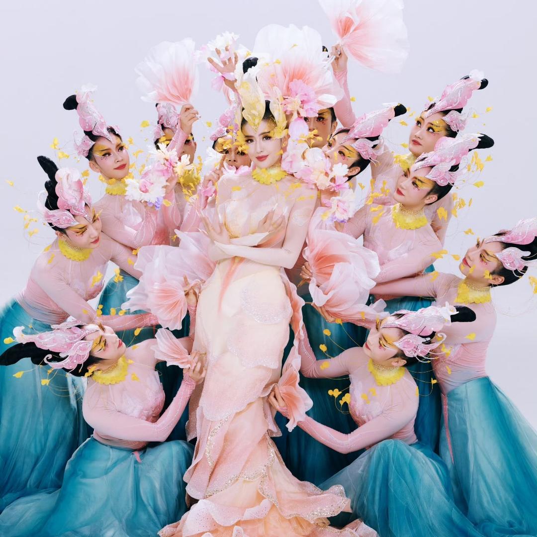 现在才明白
资本为啥喜欢佟丽娅啊！
不是因为她老公是百亿导演陈思成，也不是说她离