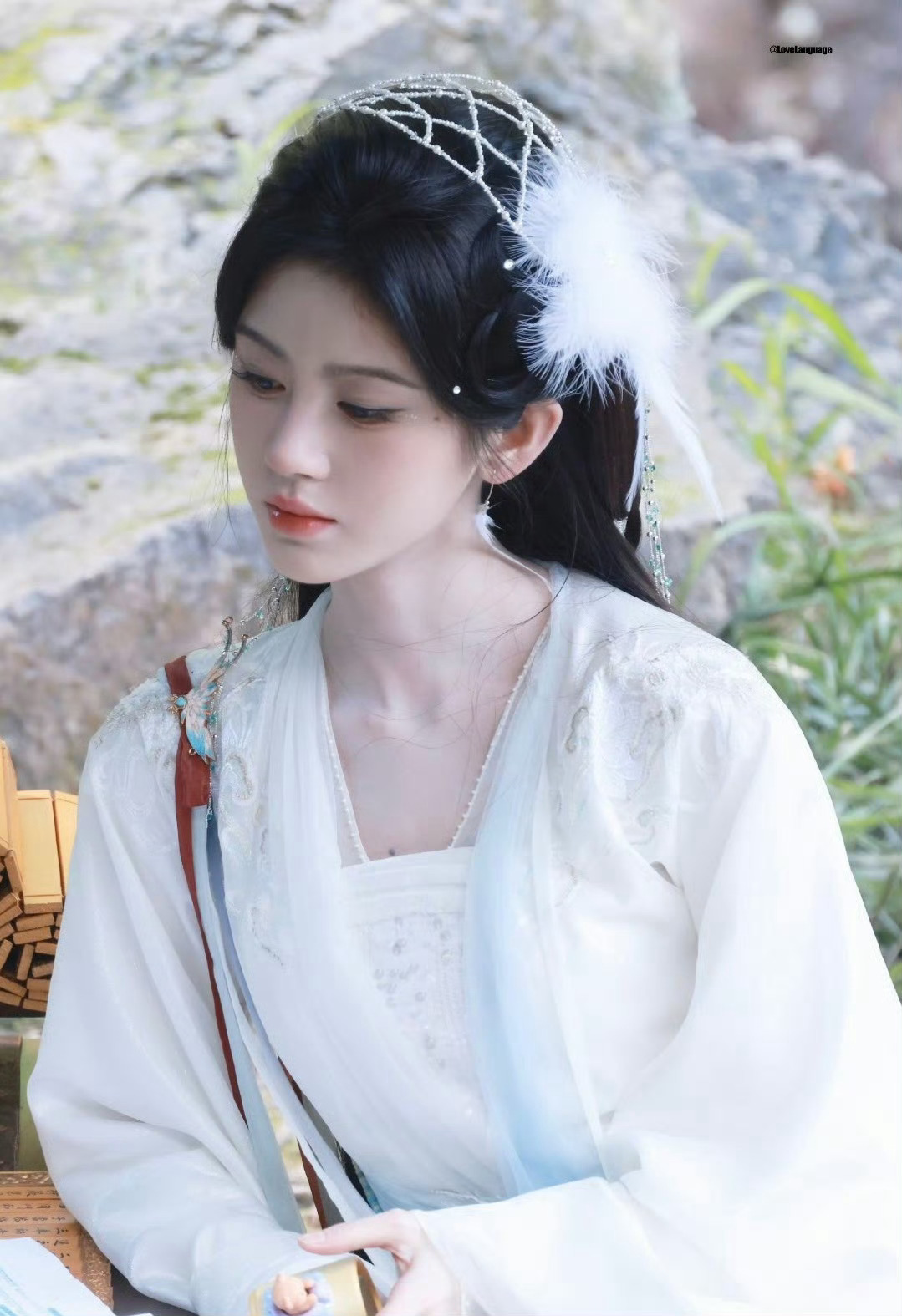 鞠婧祎澹台台 jjy鞠婧祎粉墨江湖 聆听枫叶的旋律，盛放在这个季节的海棠花似繁星