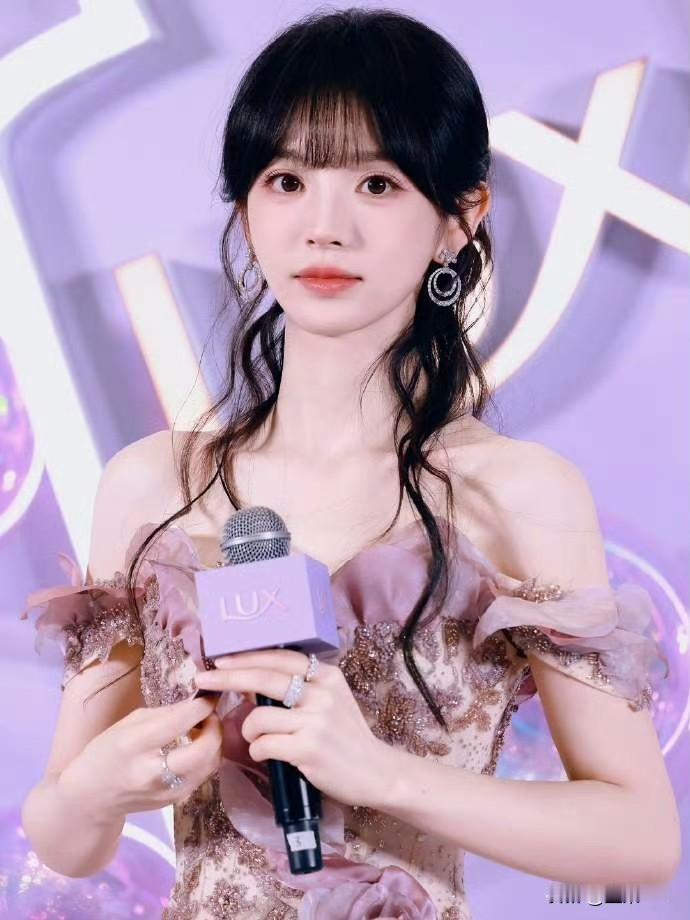 田曦薇也太好看辣吧
甜妹笑容田曦薇 田曦薇写真 田曦薇演技 田曦薇看秀造型 田曦