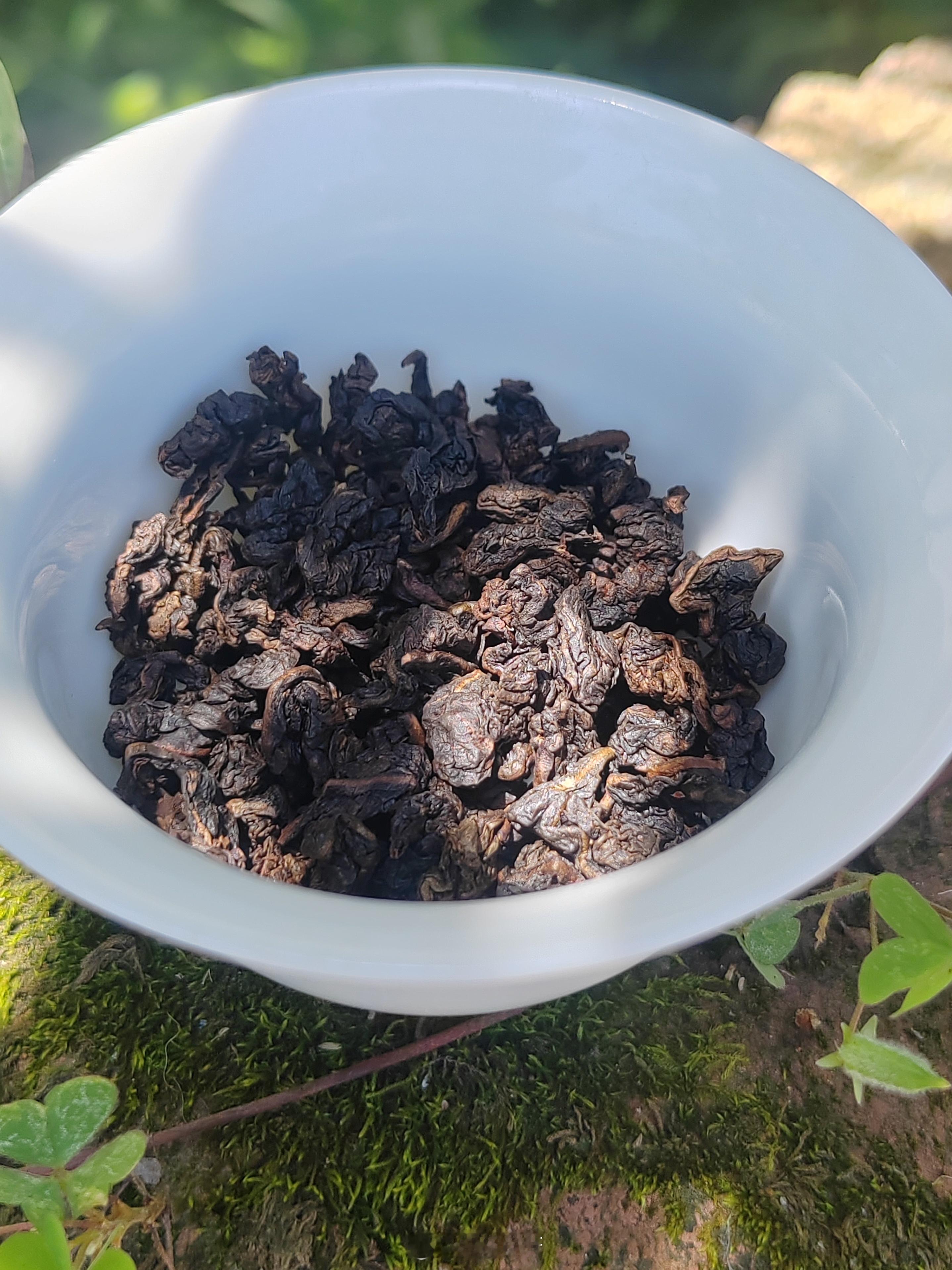 夏至一过，电视里便日日播着高温预警。风从窗缝里挤进来，也是滚烫的，像刚从灶膛里抽