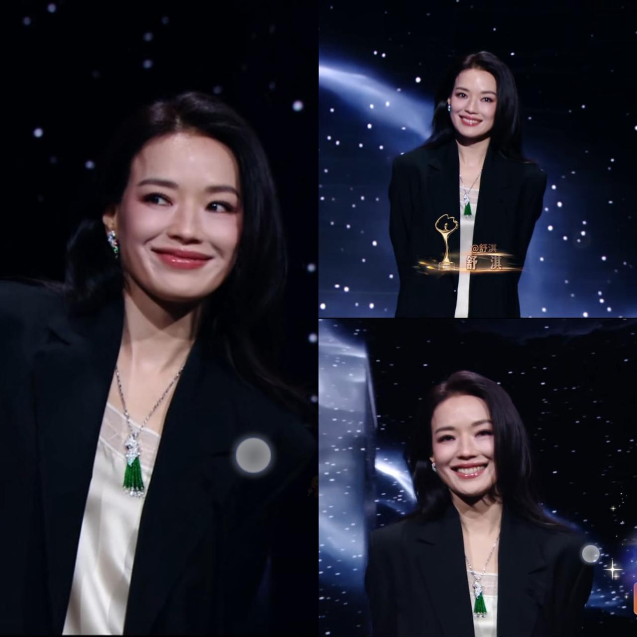 微博之夜红毯的最大赢家出现了。

这个人既不是老前辈惠英红。也不是小年轻李一桐。