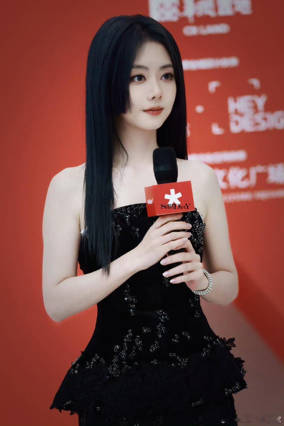 谭松韵祝绪丹同框活动出席[打call][打call]来看两位大美女！状态太好了 