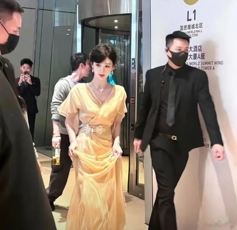 杨紫的粉丝都把自己家正主P成王楚然了
