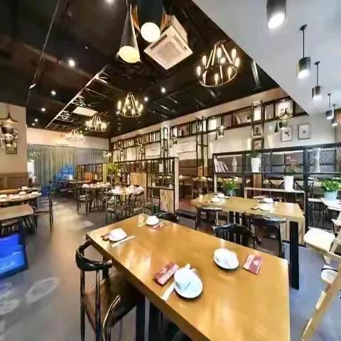 近日，北京的网友透露，一位80多岁的老大爷去馆子里吃饭，但是令人万万想不到的是，