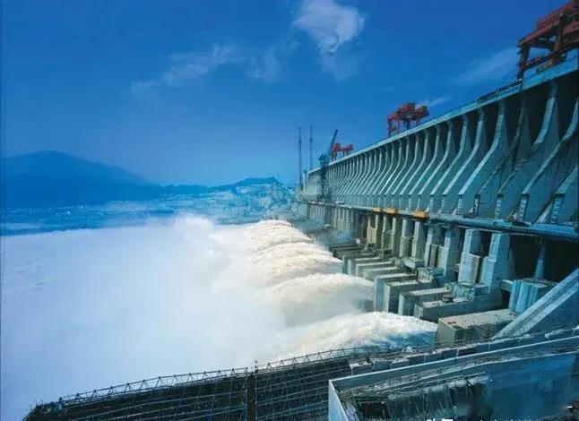 大 A 四大天王之一的长江电力，股价又创历史新高，昨天盘中最高价达到 28.08