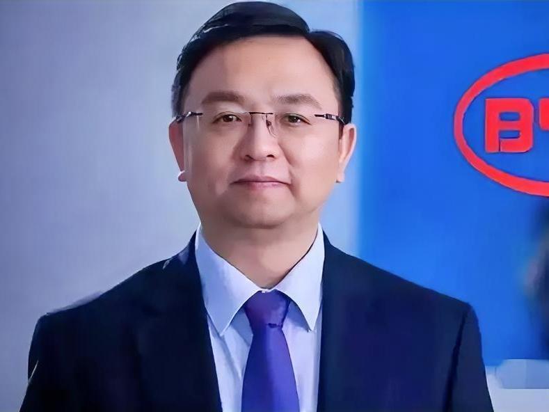 比亚迪"青春"在哪里？

1，青年人最喜欢比亚迪。

2，充满"活力"的二代刀片