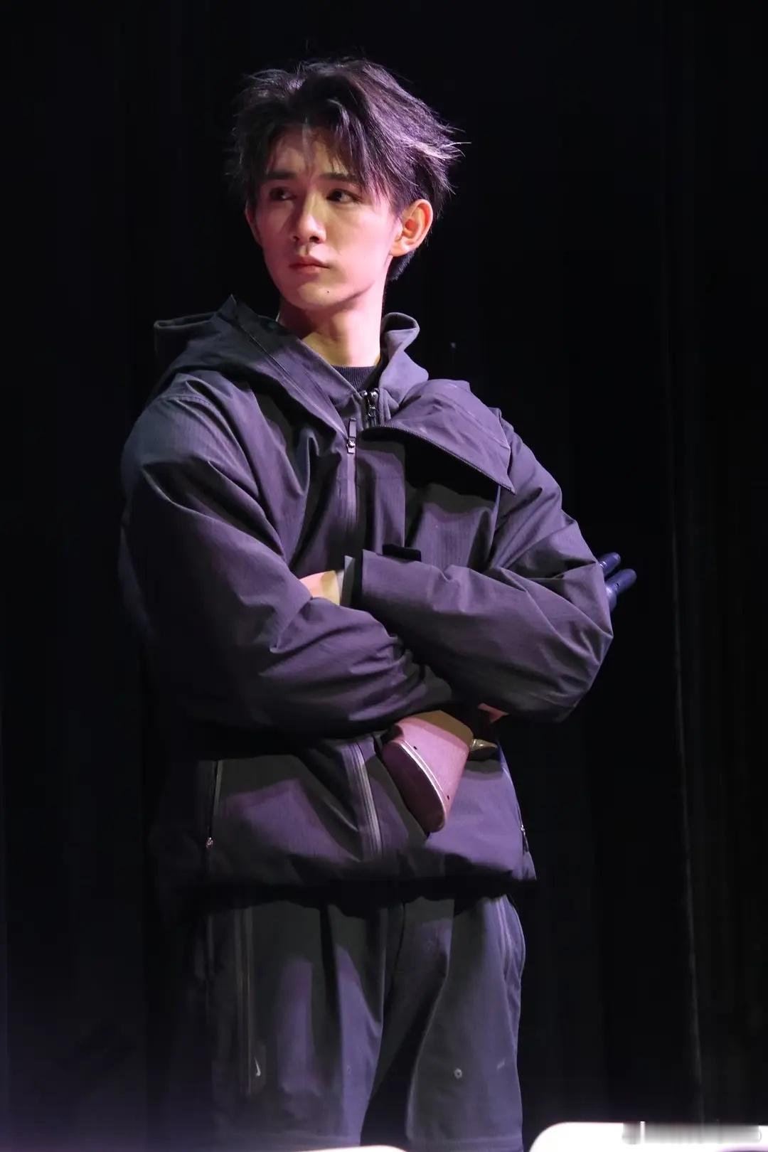 荣梓杉还是参加了期末汇演，还当了主持人 