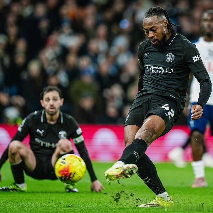 下半场比赛开始！！！！COME ON CITY!!!  cr：曼城足球俱乐部 