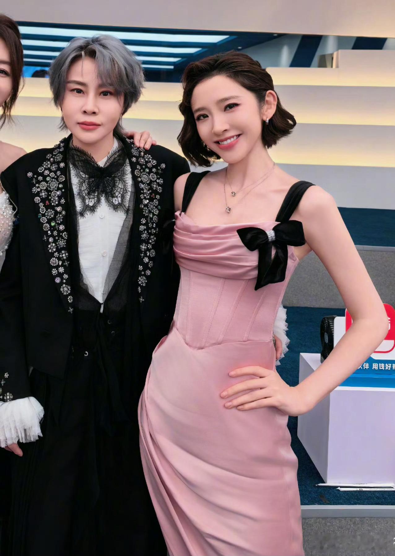 老糖你的大美颜相机就这样陷害我濛 我濛都变形了