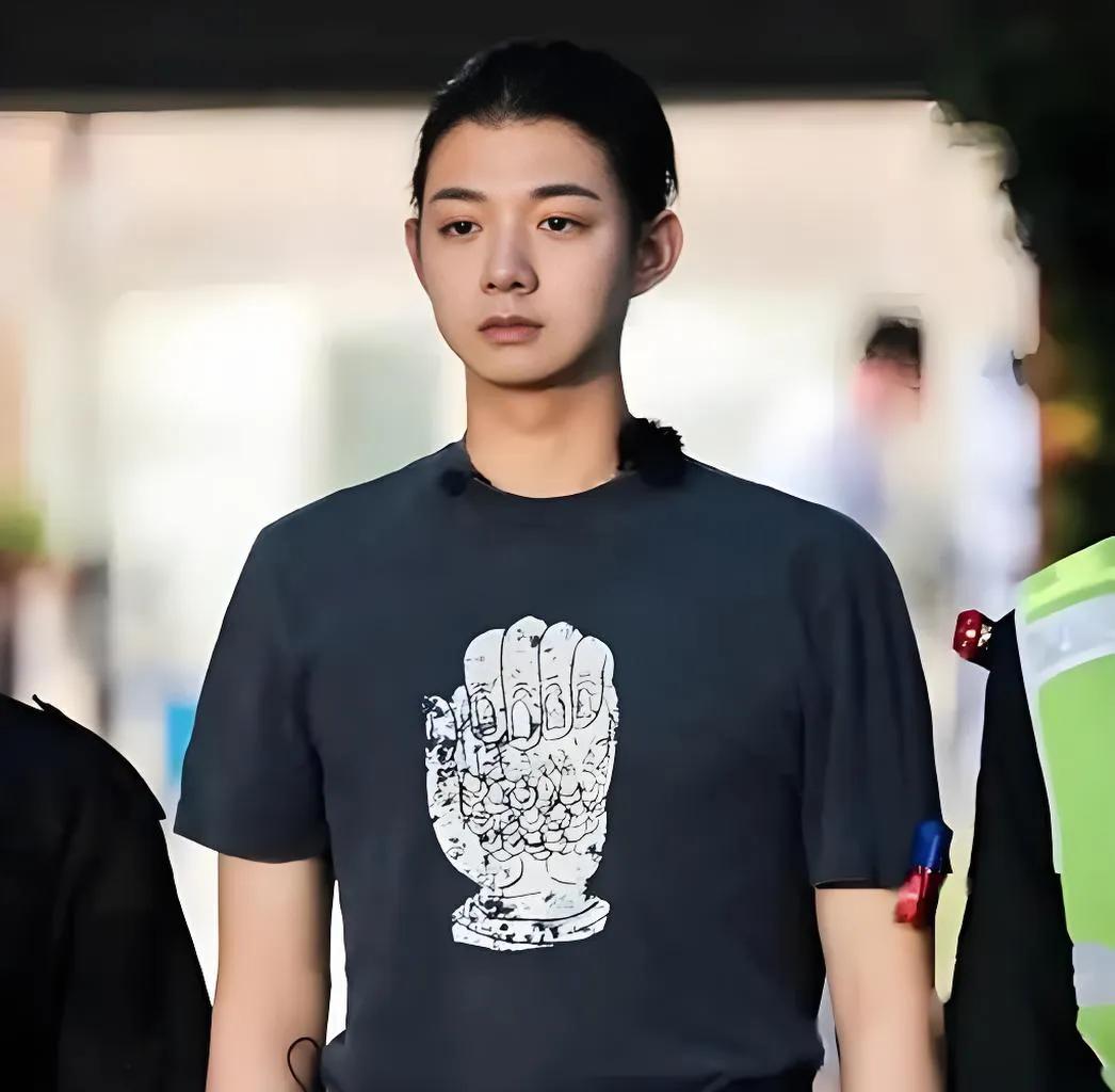 霍尊事件，有人说他自己作的。德行有亏。
也有人说他被心机女陷害的。他有冤。孰是孰