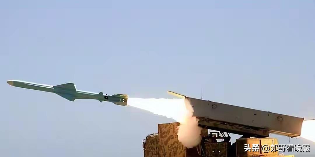 一觉醒来美航母再遭打击？将增派两个航母！关键时刻俄罗斯出手