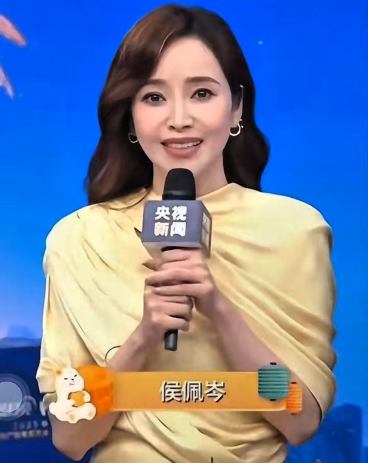 侯佩岑央视中秋晚会出圈：原来女生的“体面”，早被读书写进气质里

谁懂啊！看央视