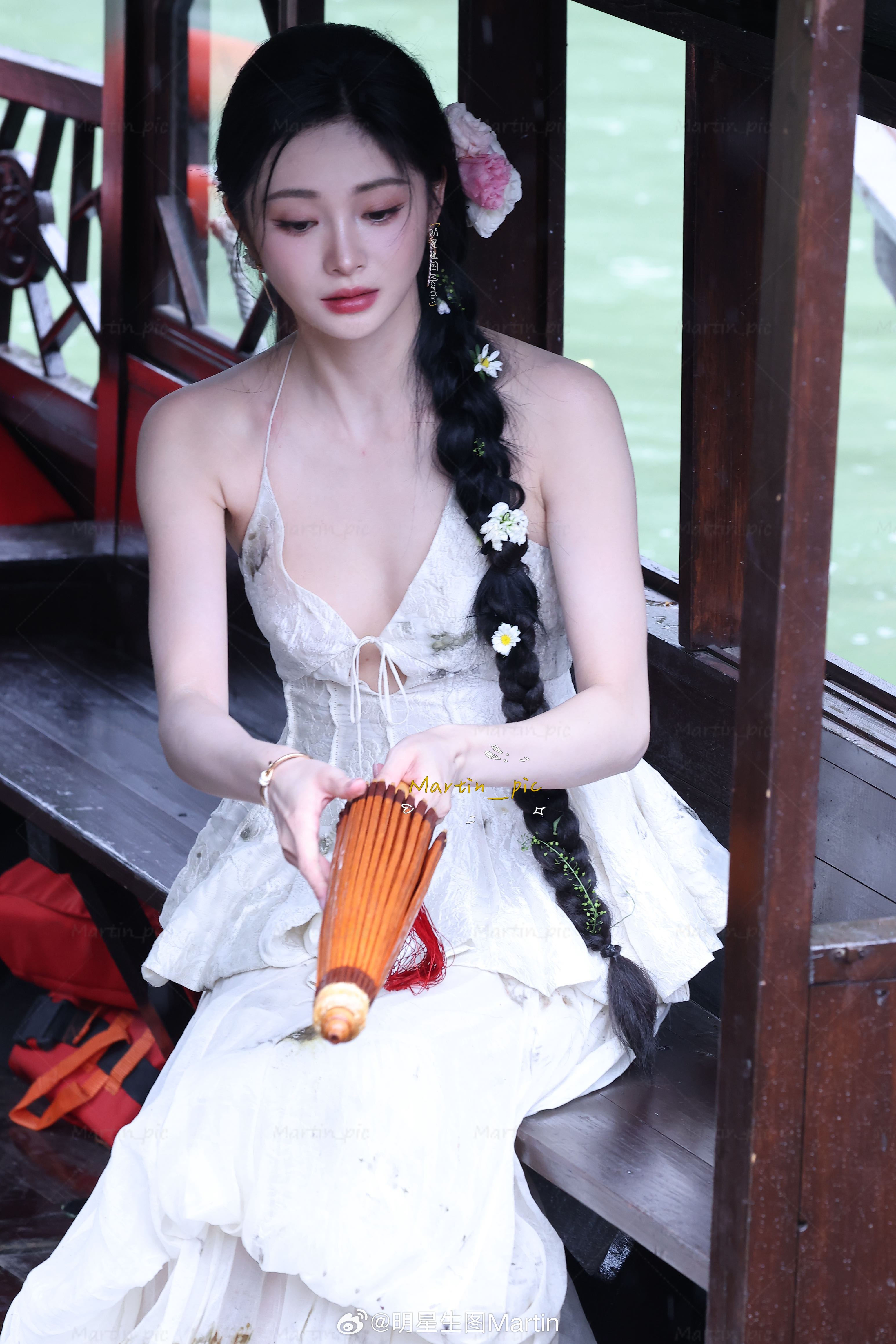 周洁琼 周洁琼濮院芭莎盛典生图江南水乡偶遇周洁琼 是仙女下凡了嘛～芭莎艺术年度美