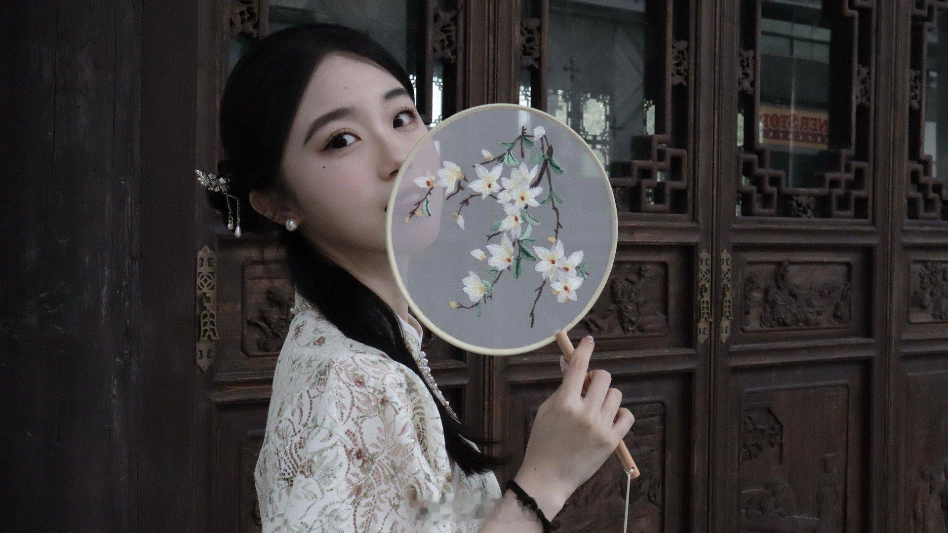 做了一个翻车发型发现自己的小塌鼻只有右边这个角度才有块骨头🦴😝南京的皂片又p