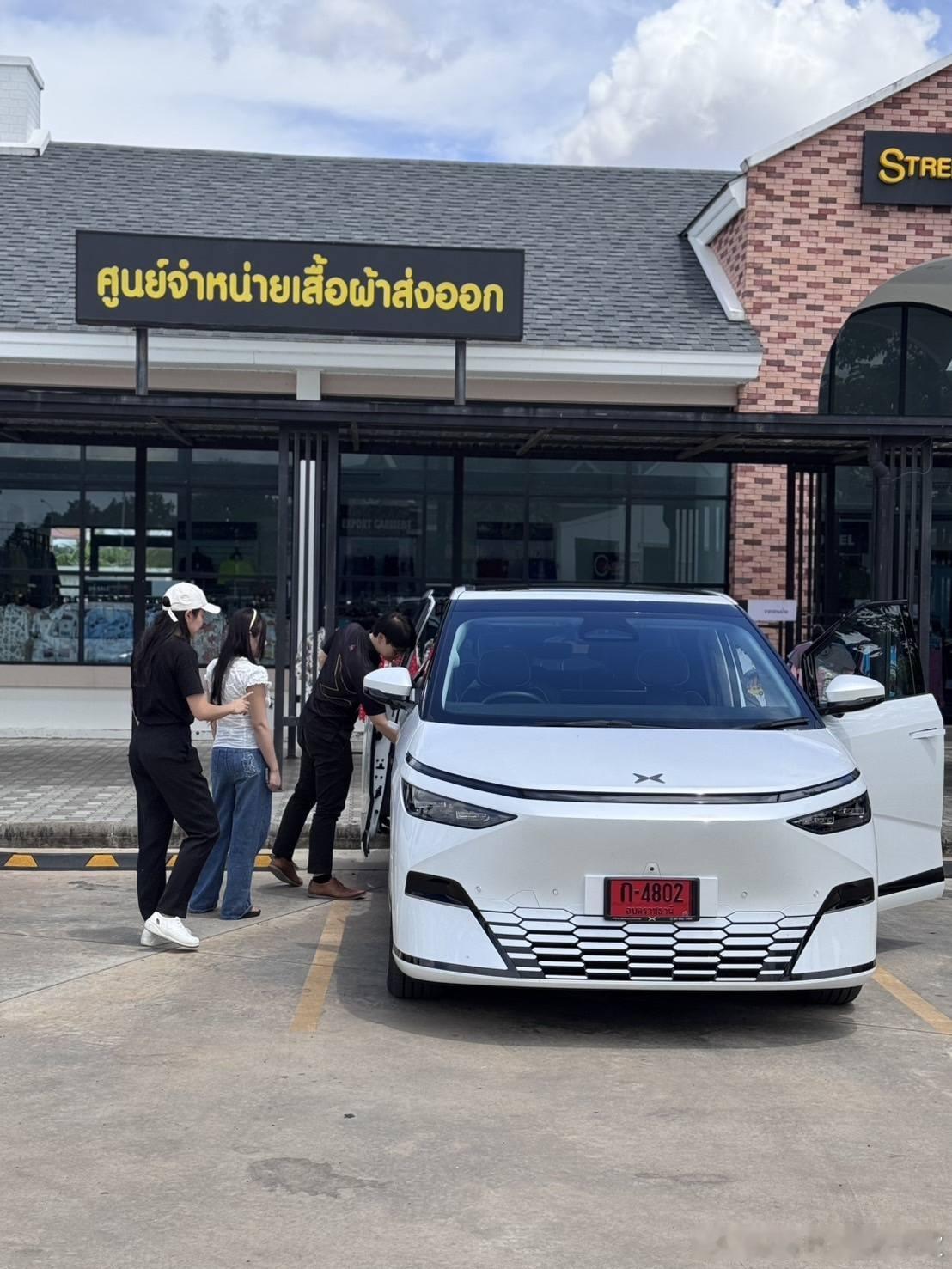 X9在当地应该都算豪车了吧！泰国销冠！小鹏X9在成为泰国第三季度纯电MPV上牌量