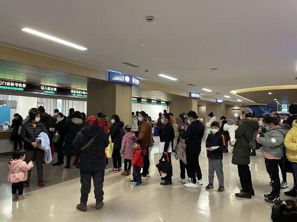 为何越来越多人停缴医保，三大现实阻碍突出，解决痛点才愿主动参保。

当前医保缴费