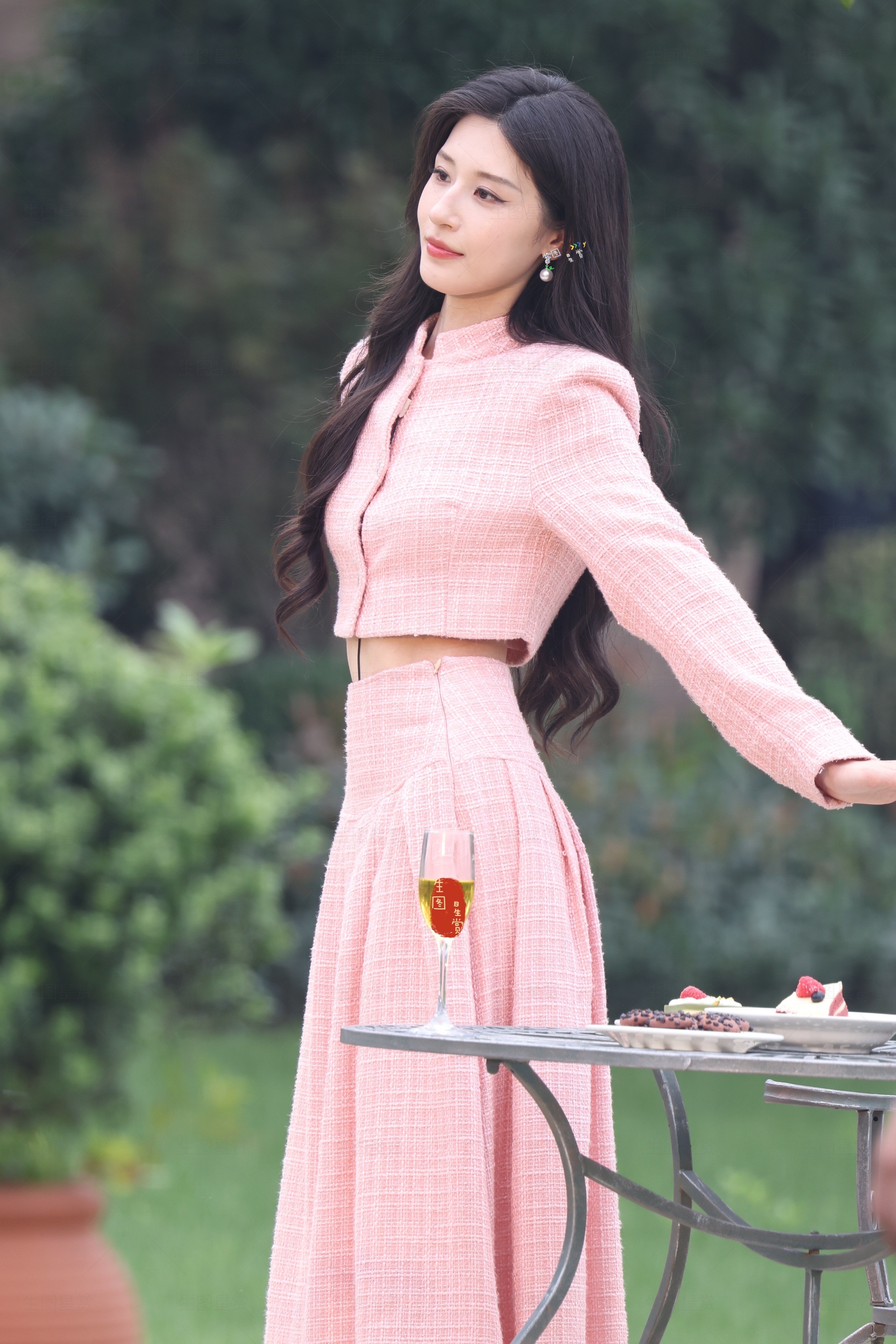 于雯留洋千金归来，矜贵淑女风260702好一个小小姐 路透一组新图 