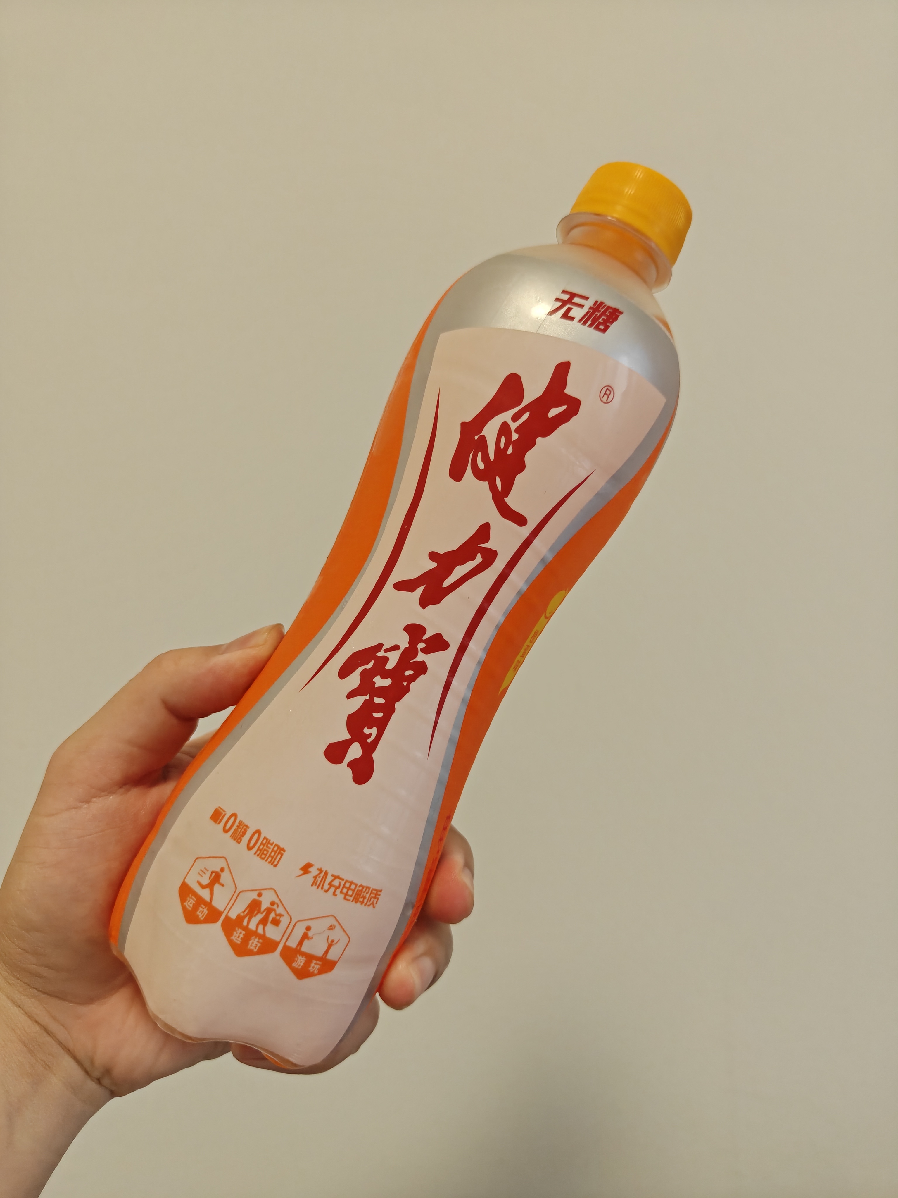 近期比较失败的购物——无糖健力宝味道一致性很好，但是容易腻。 