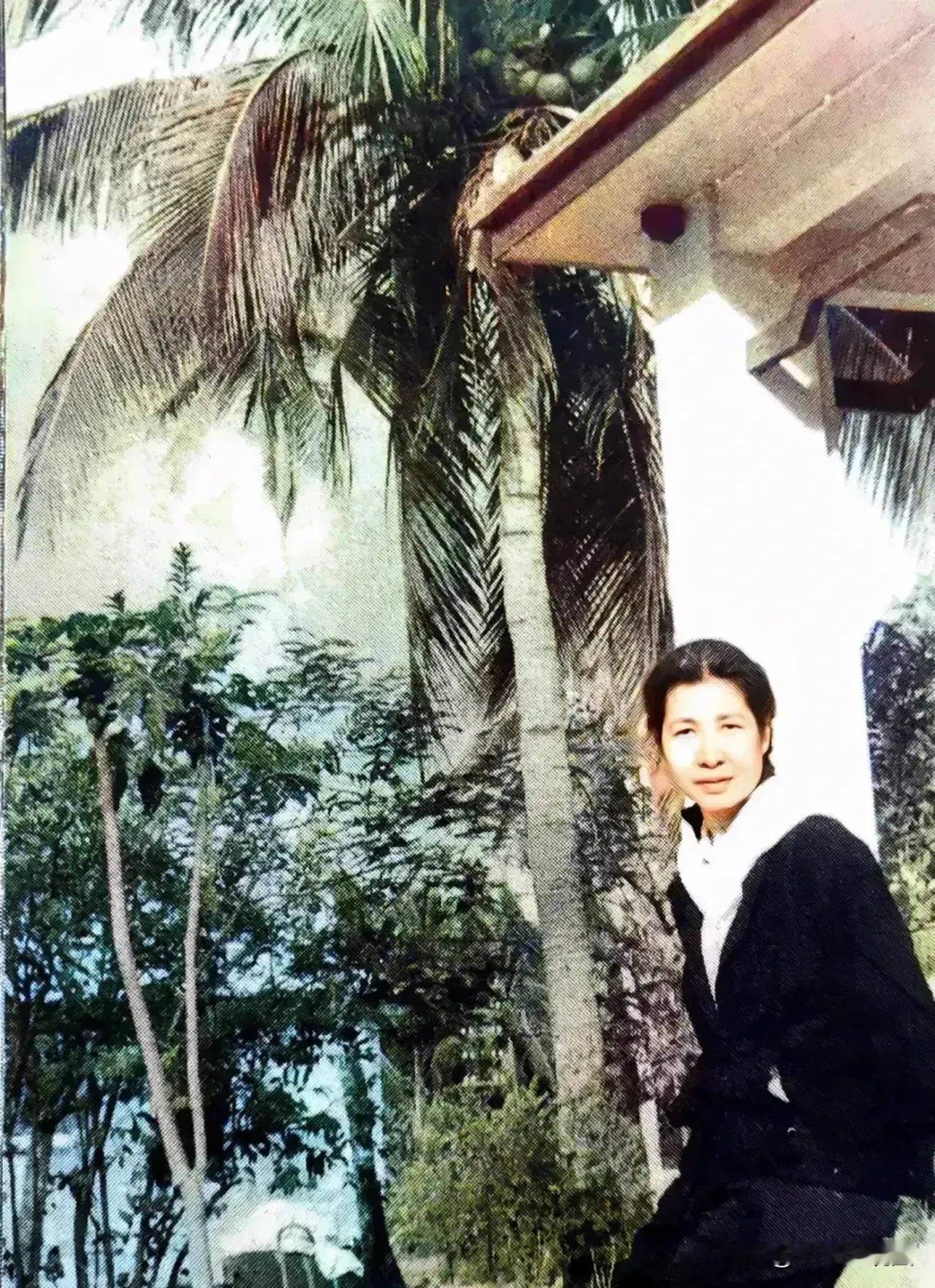 1988年，阔别故乡六十年的曾志终于回家了。这次回家，曾志是有“目的”的！可惜，