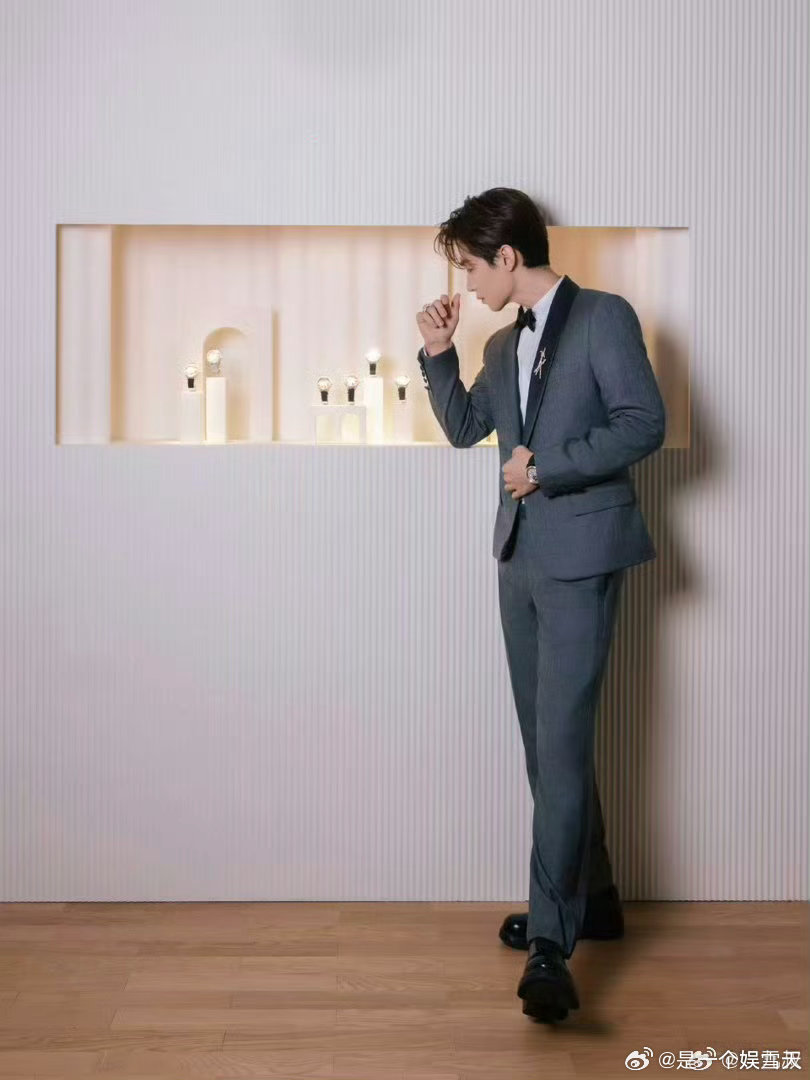 晚宴内场里的刘宪华 刘宪华这晚宴范儿！温润如玉，优雅似风，贵气藏在细节里，高级感