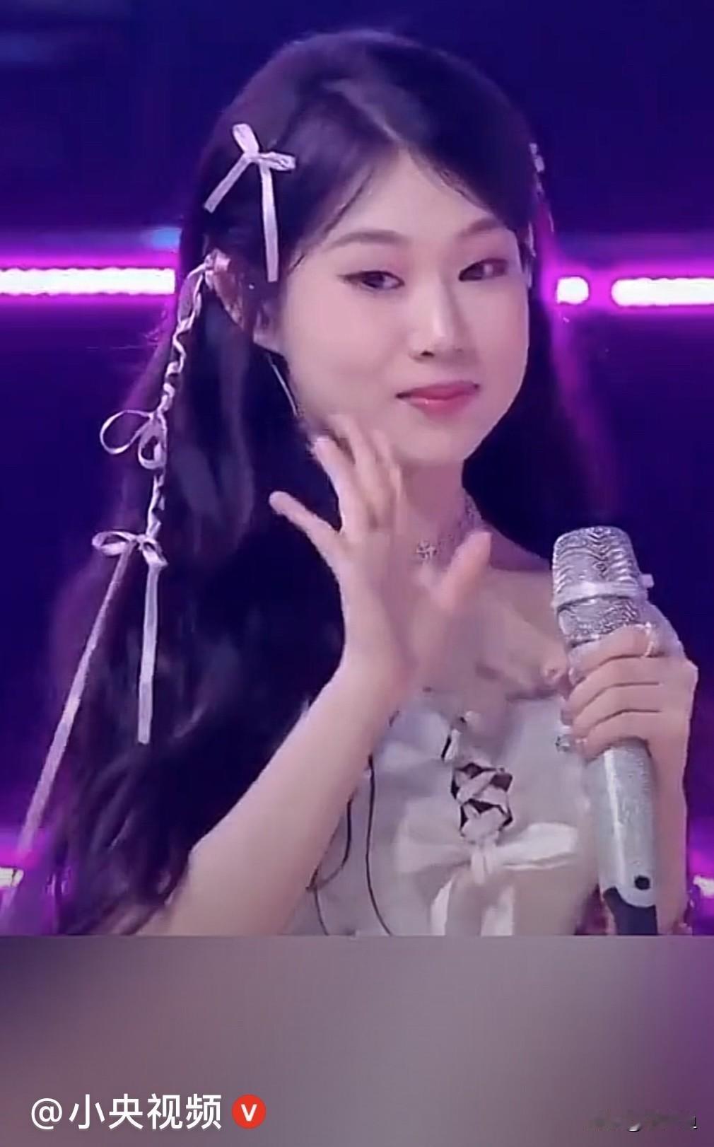 真是女大十八变
     女大十八变现在用在小沈阳女儿沈佳润身上再合适不过了，变