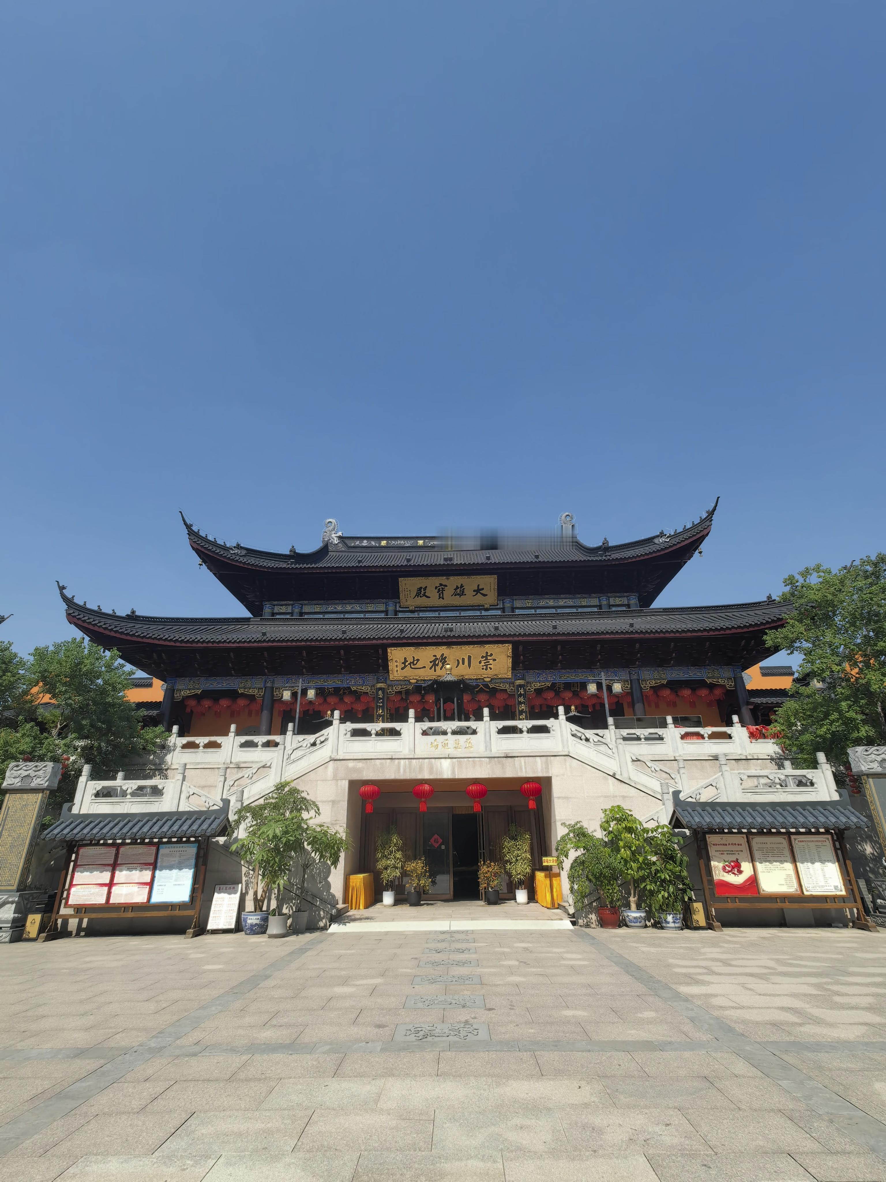皈依三宝的功德为未入佛门之善信说 引言 诸位善信，人生在世，或求平安，或求福乐，