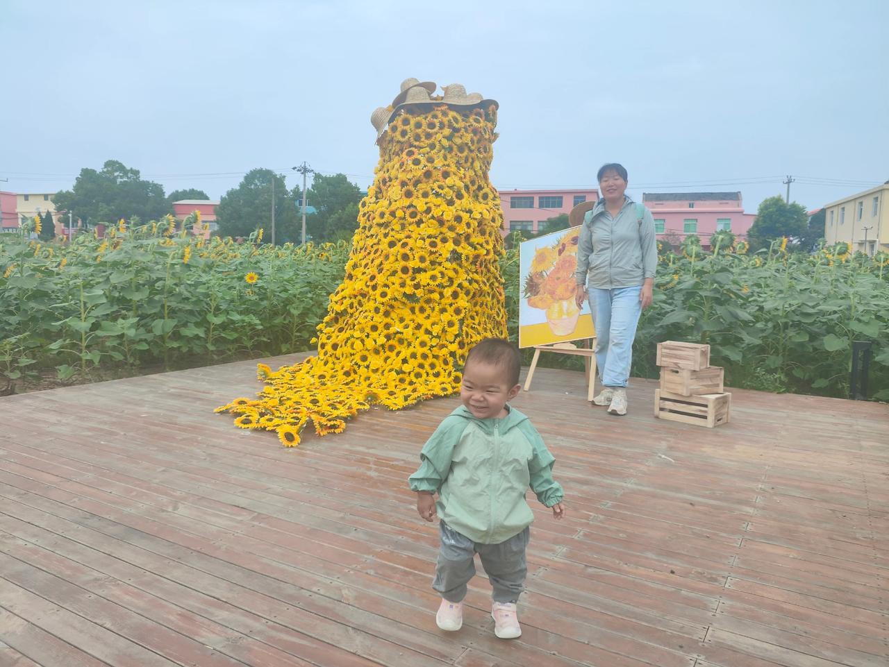向日葵开了🌻花溪谷·亲子时光🌻向日葵与笑脸，皆是最美好的画面。亲子时光花溪谷