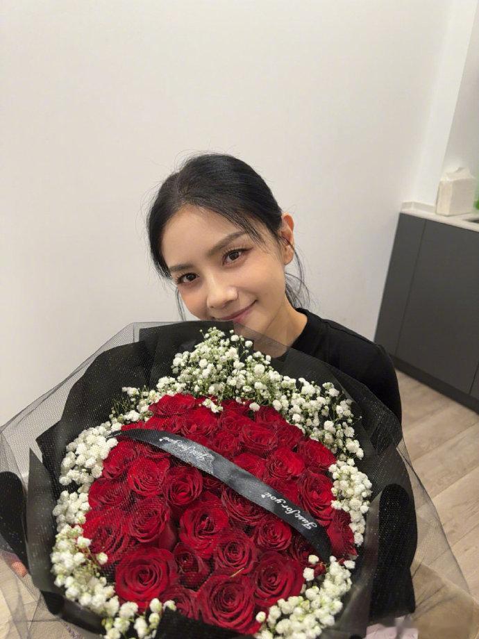 沙溢晒照纪念与胡可水晶婚沙溢晒照纪念结婚十五年 沙溢用“晶莹剔透”配“兰心蕙质”