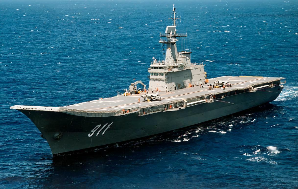 每天认识一件兵器 泰国“查克里·纳吕贝特”号航空母舰“查克里·纳吕贝特”号（Ch