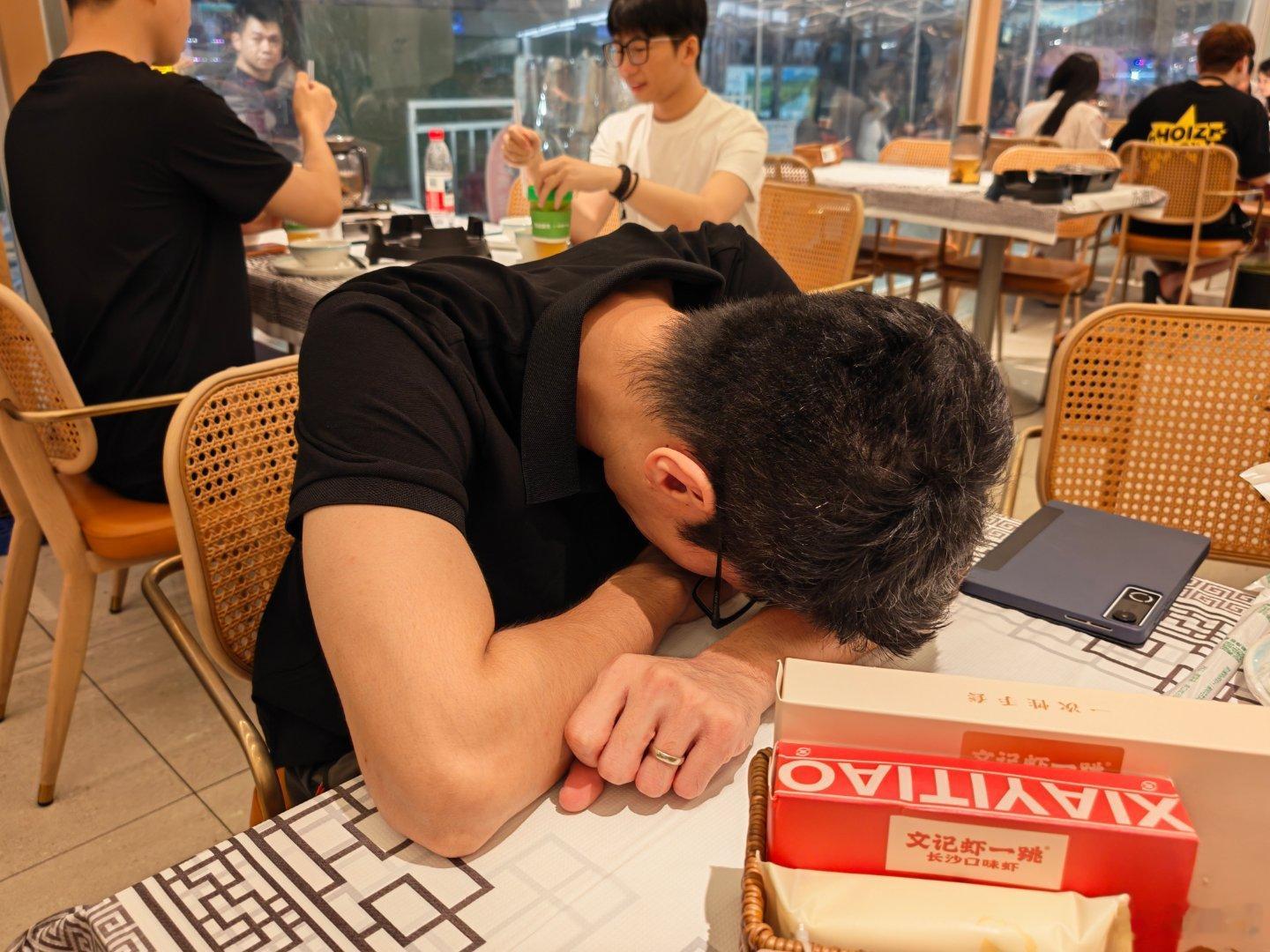 还是别创业了，太辛苦了… 