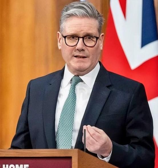 英国被耍，欧盟怂了！
 
说好的没收俄罗斯3000亿欧元援助乌克兰，结果英国先掏