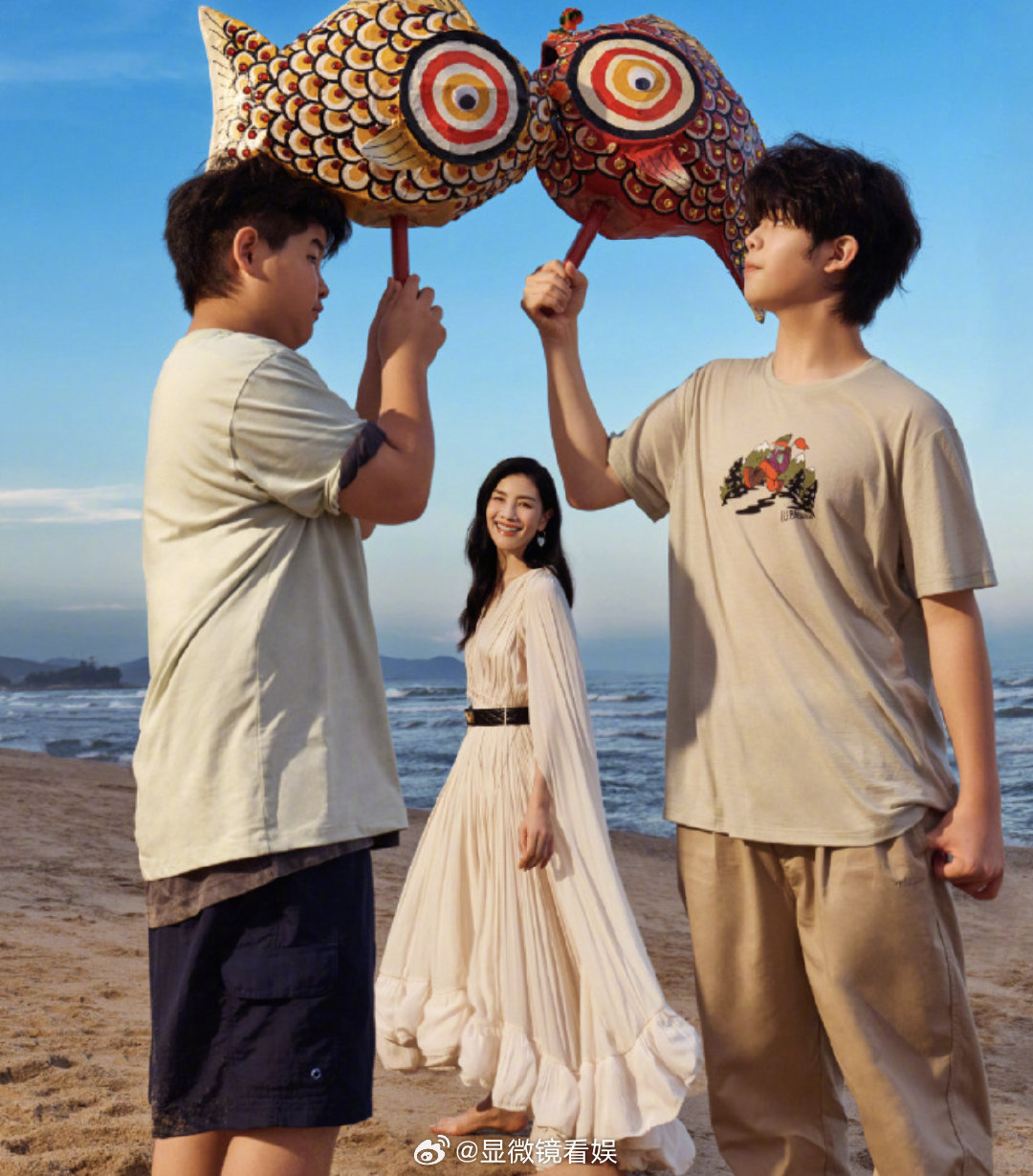 胡可带安吉小鱼儿拍封面 &安吉&小鱼儿✖️《OK！精彩宝贝》海边氛围感大片释出?