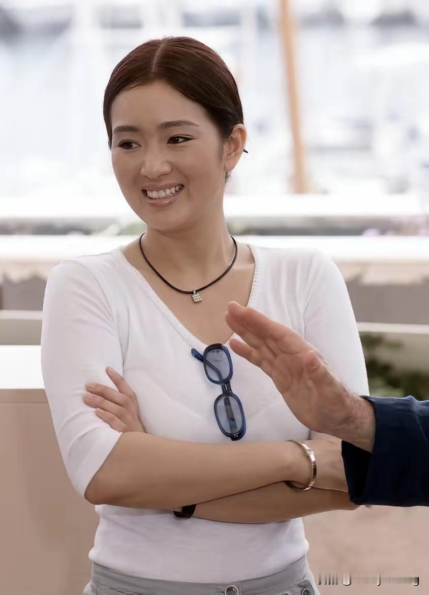上联：江山不老。诚邀下联？美人易老。