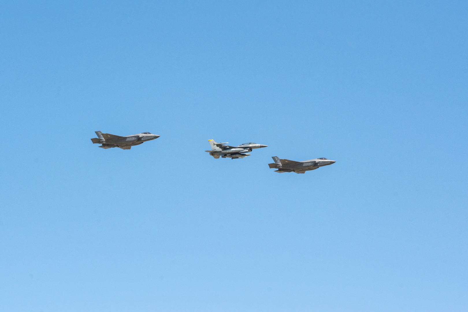 日本三泽基地的驻日MD二等人正式换装F-35A战斗机，F-35A还是沿用了该基地