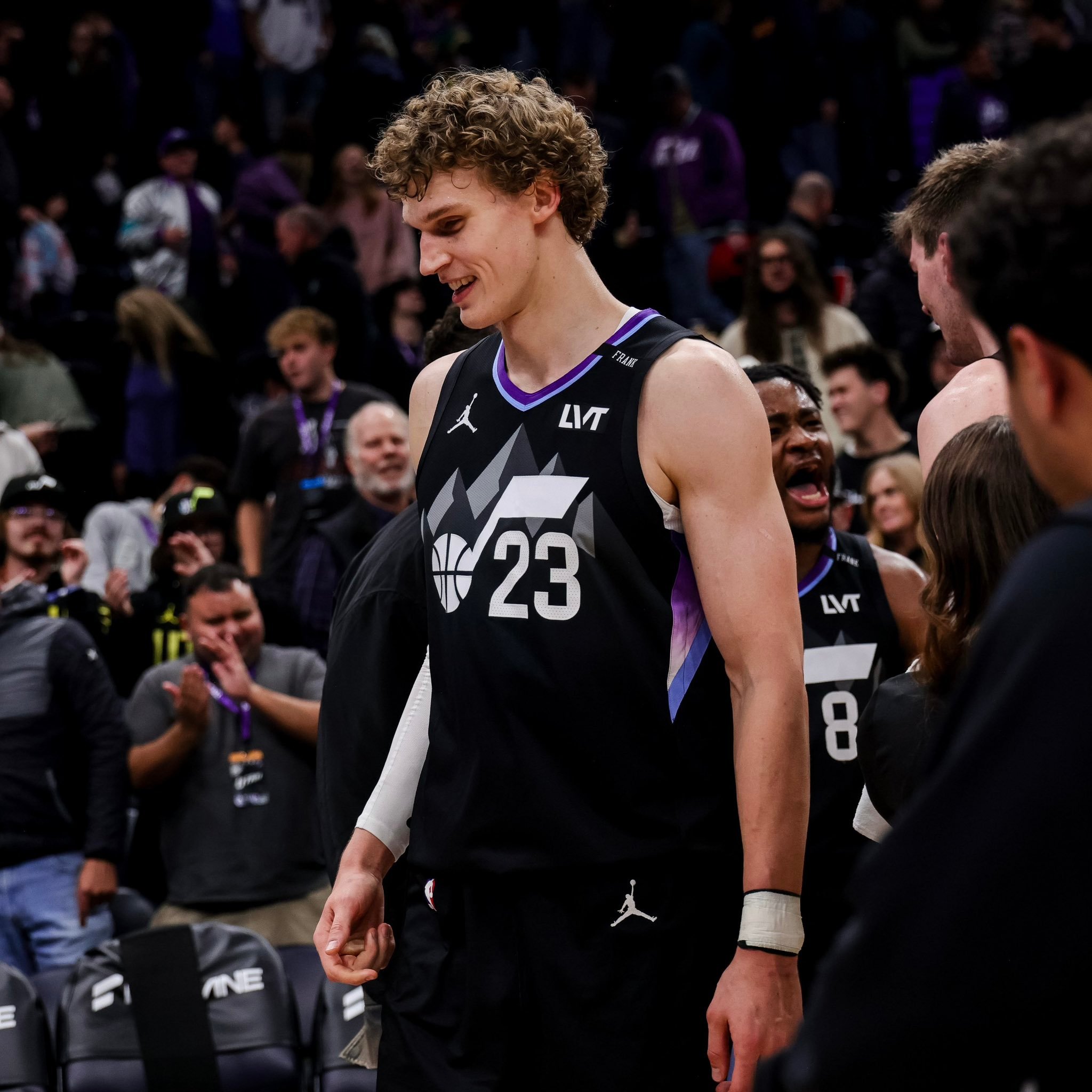 据报道，爵士队希望围绕劳里·马尔卡宁建队：“劳里吸引了联盟各队的极大兴趣。但目前