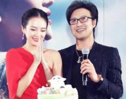 汪峰和章子怡离婚了。
他俩结婚前，汪峰曾公开示爱章子怡：“到80岁你身边还是我”