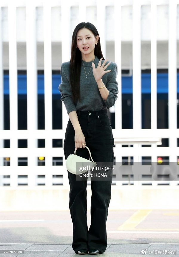 建议以后不管男明星女明星都别拿过度的精修图吹状态了，这样就不会有落差，那些精修图