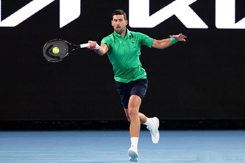 德约科维奇先下一盘🔥澳网2026 男单首轮，十冠王德约科维奇以6-3赢下首盘，