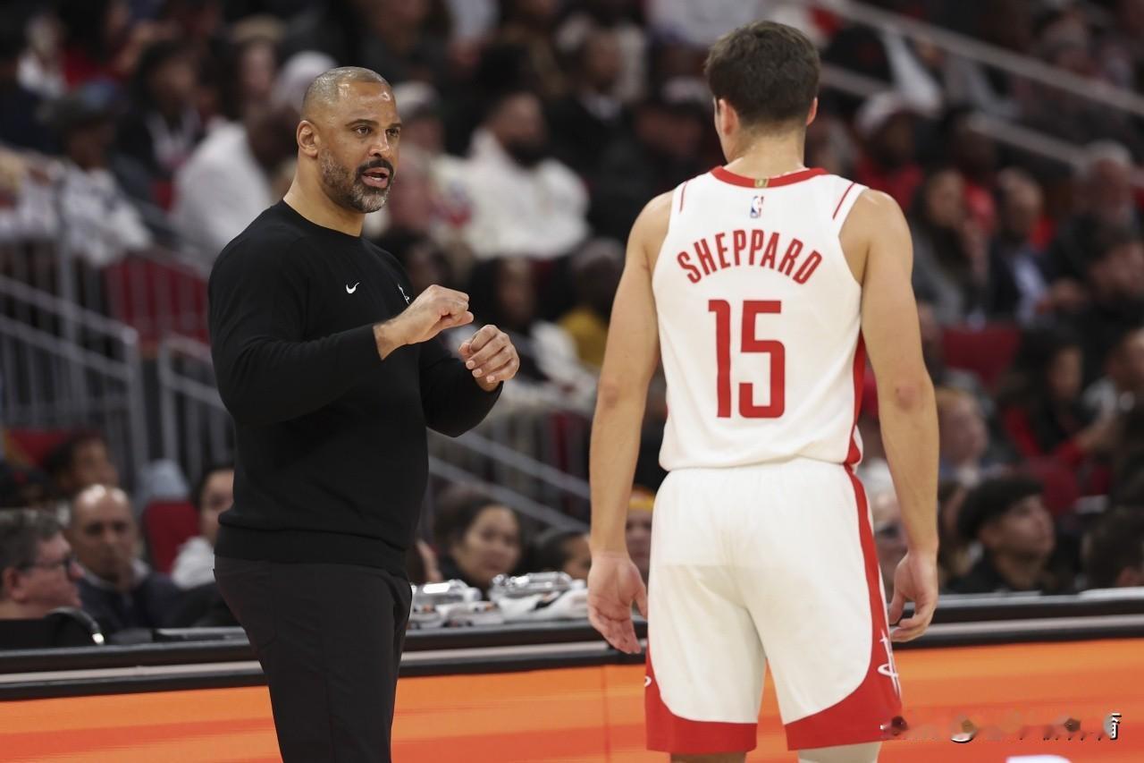 打出自信心是好事，但是要找准自己的定位呀！
新秀赛季谢泼德的表现都快失去信心了，