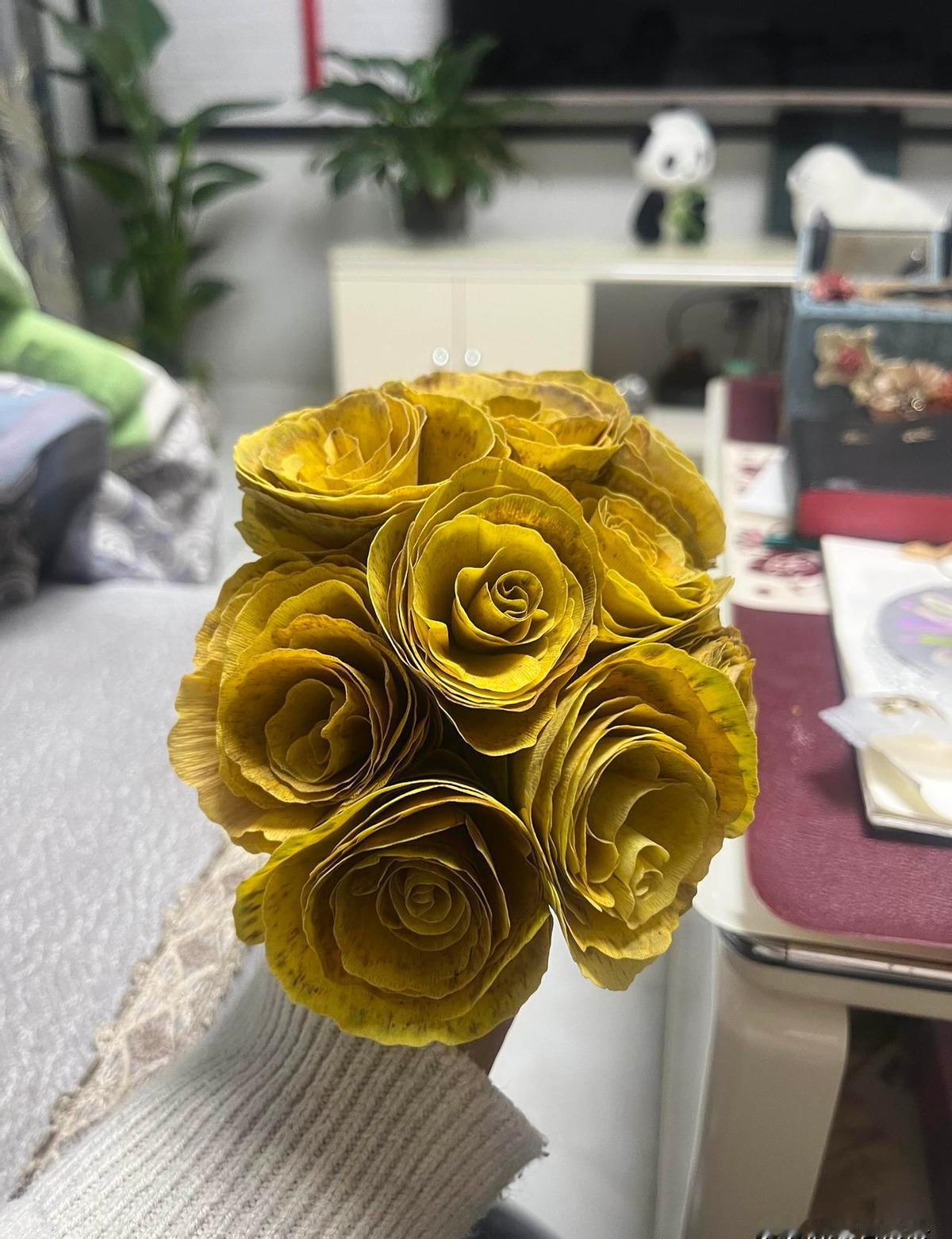 现在这代年轻人，真不乐意谈恋爱了。
不是不想找对象，是觉得太费劲。
恋爱没那么香