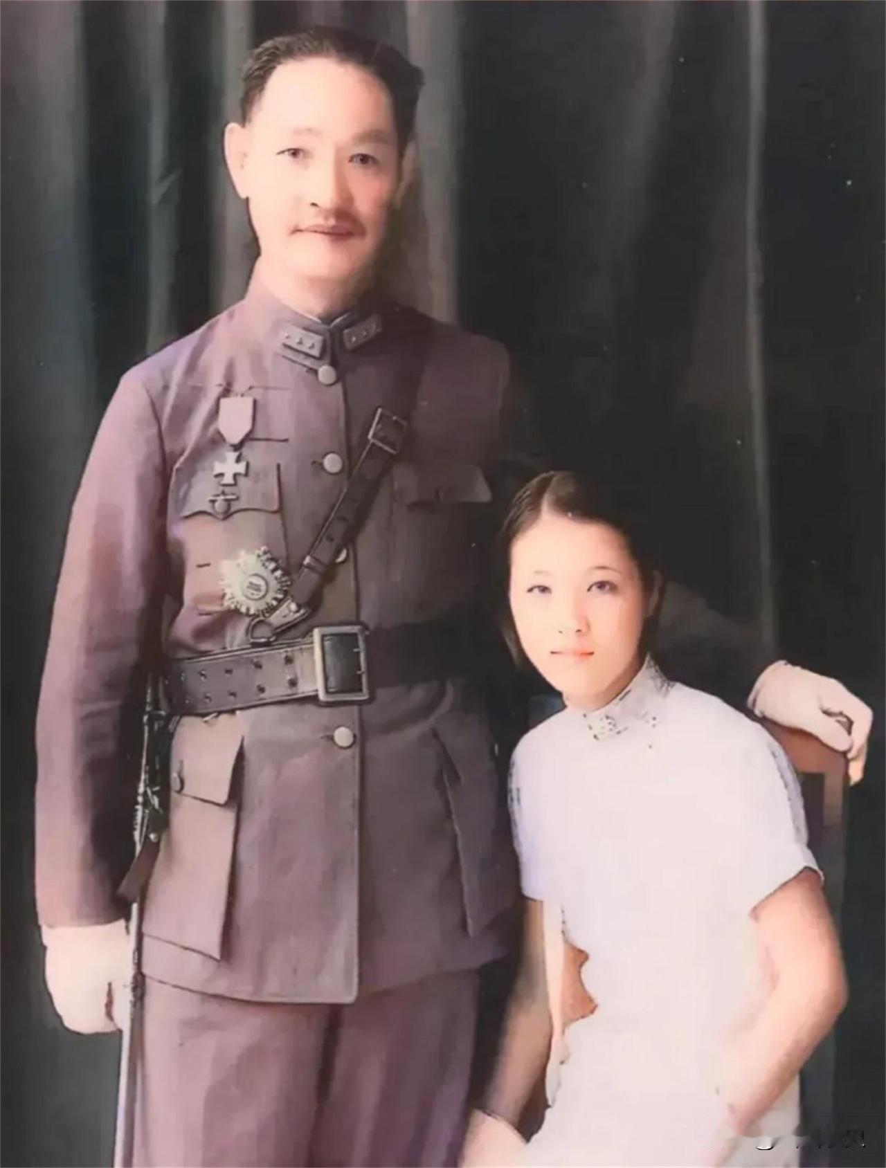 1938年7月，17岁的郭翼青嫁给了56岁的程潜。新婚夜，郭翼青羞答答的说：“你