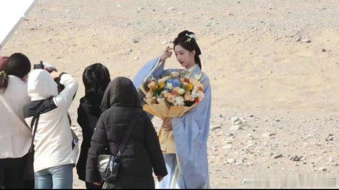 邓恩熙花开锦绣杀青路透邓恩熙花开锦绣杀青原著粉表示很满意！邓恩熙版的傅庭芸既还原
