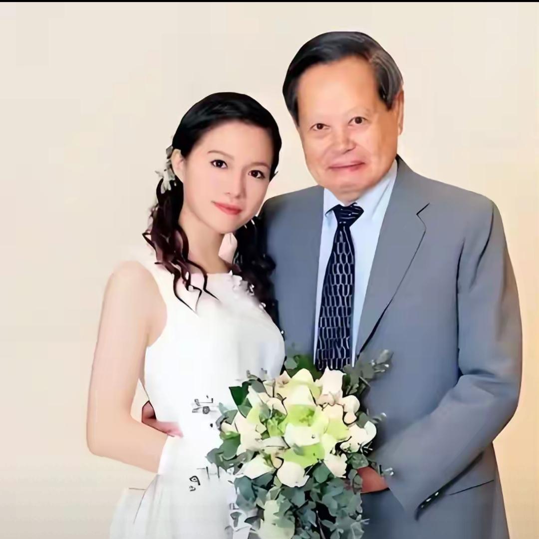 在婚姻中，杨振宁照顾翁帆更多，他常常为她做这样的事

杨振宁是世界顶尖物理学家，