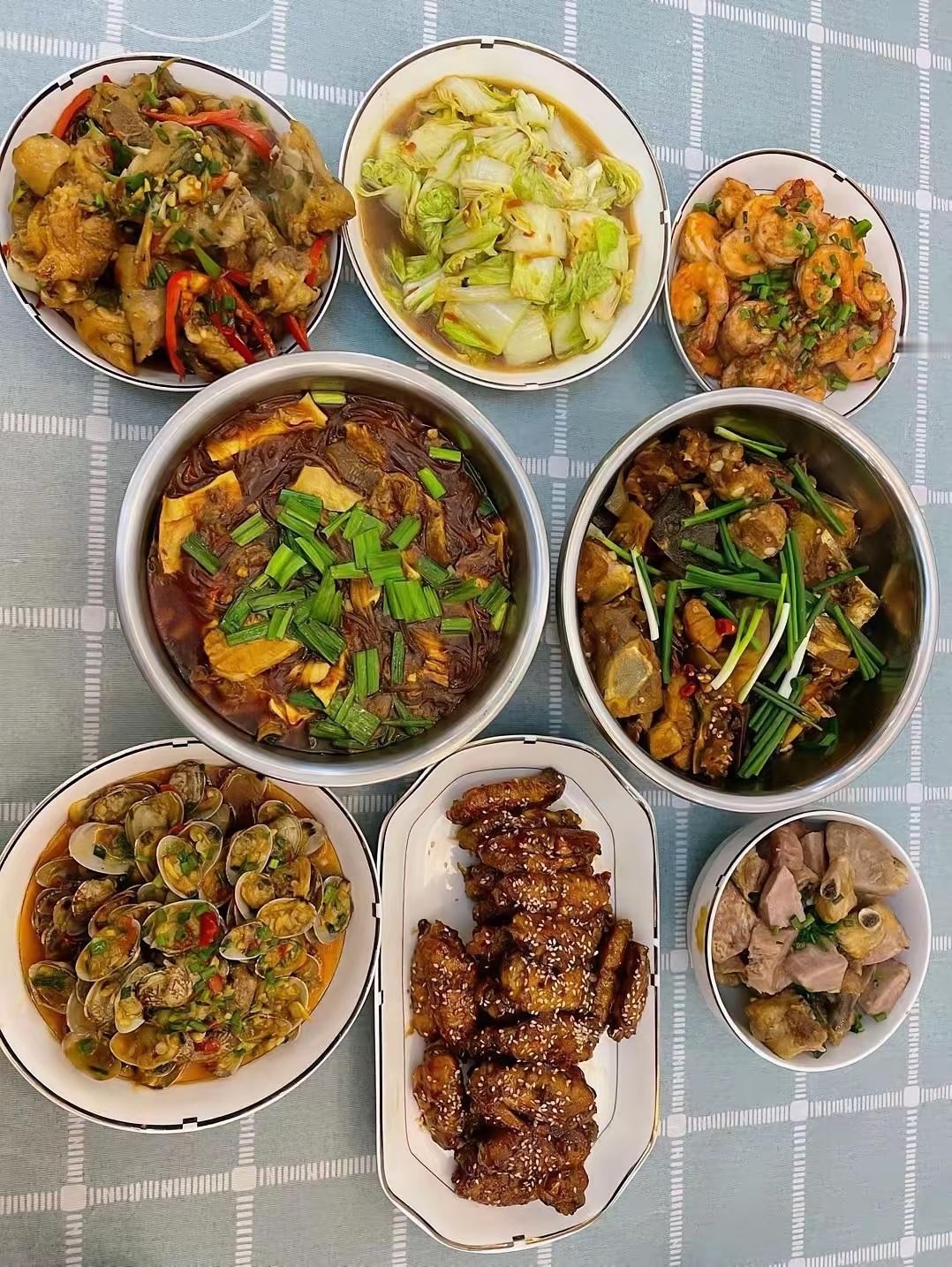 这样的饭菜，你能打几分？反正我看的是快流口水了。