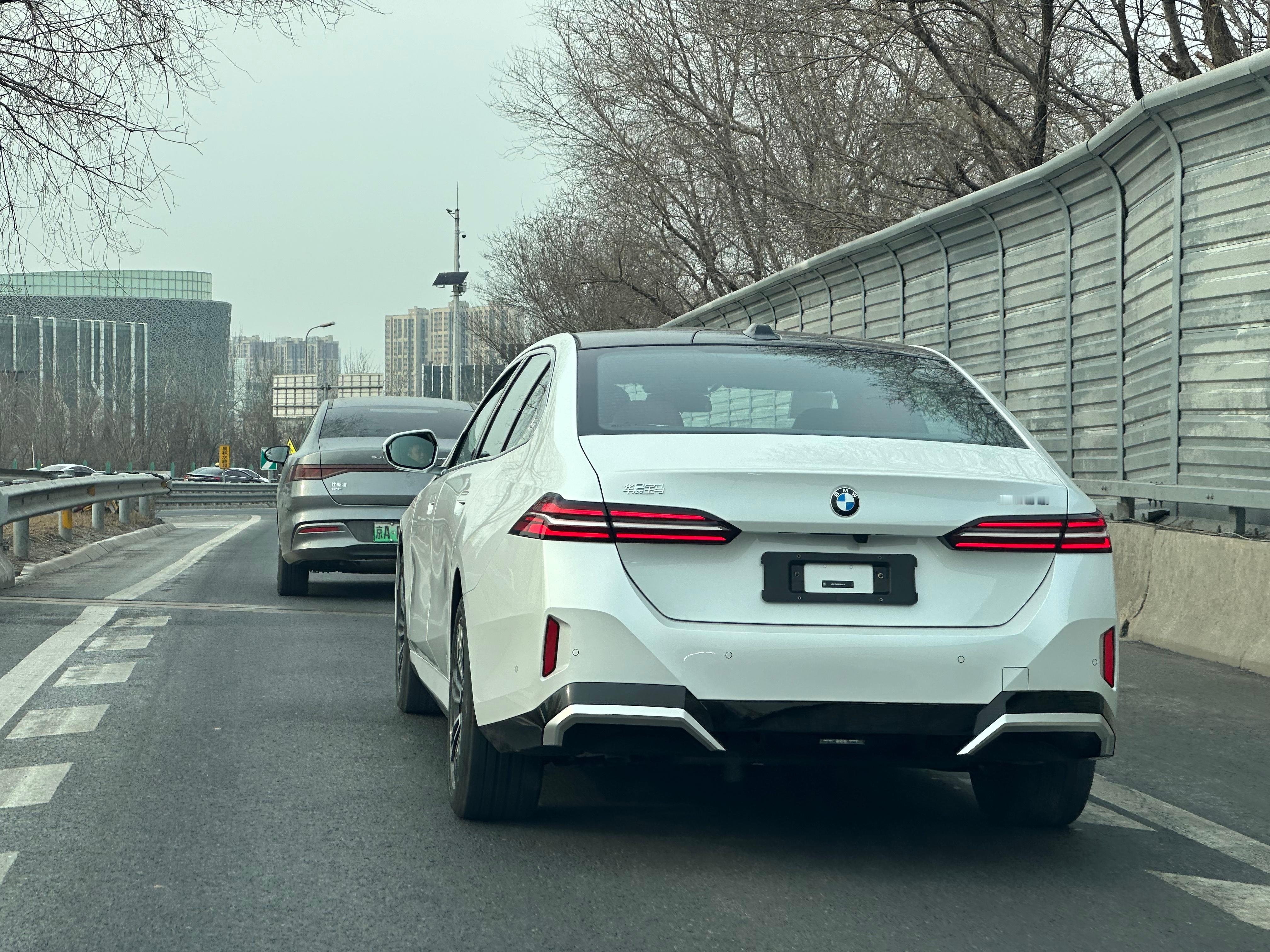 新5系已经上路了[笑而不语][笑而不语][笑而不语][笑而不语]  ​​​