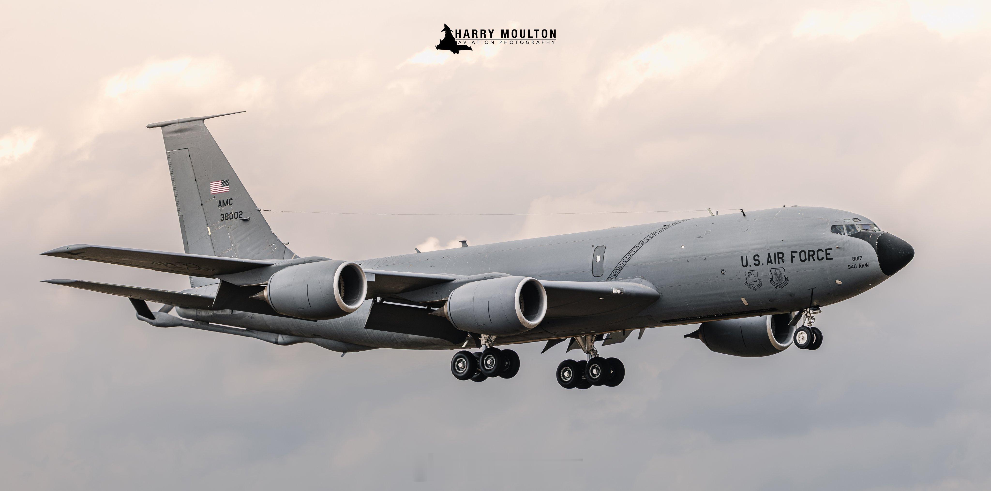 3月份空中碰撞的那架KC-135，现在被发现垂尾受损已经修复该机编号63-801