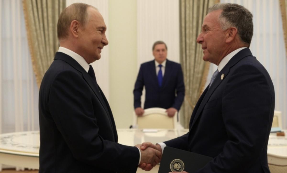 【特朗普没有逼乌克兰“割地”？泽连斯基揭真相：真凶是另一个人】

英国《金融时报