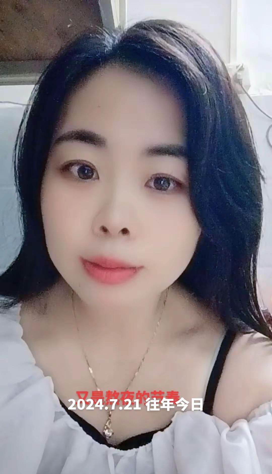 失眠的夜晚 不知道怎么形容此刻的心情 心好痛好累人也好烦😣😭😭真的太难了 